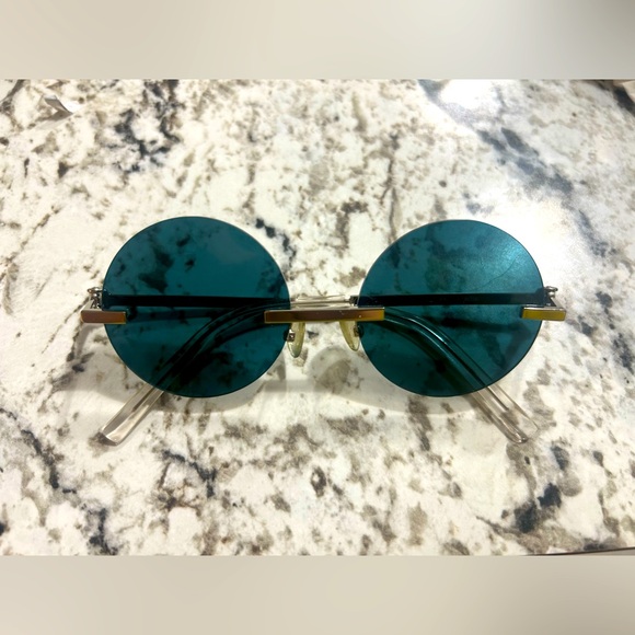 Branded sunglasses - Picture 1 of 3